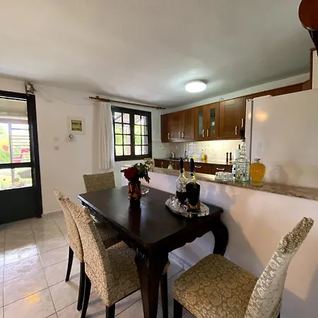 Cozy Retreat By The Sea Vakantiehuis Nea Iraklia