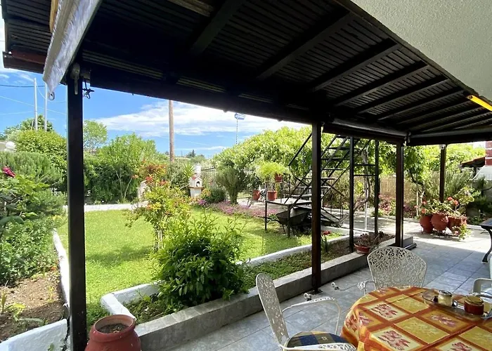 Dom wakacyjny Cozy Retreat By The Sea Nea Iraklia